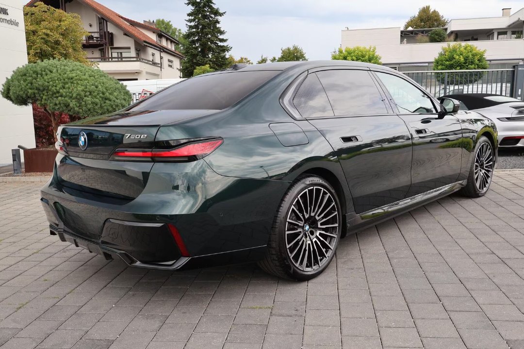 BMW 750e xDrive M Sport-INDIVIDUAL 2