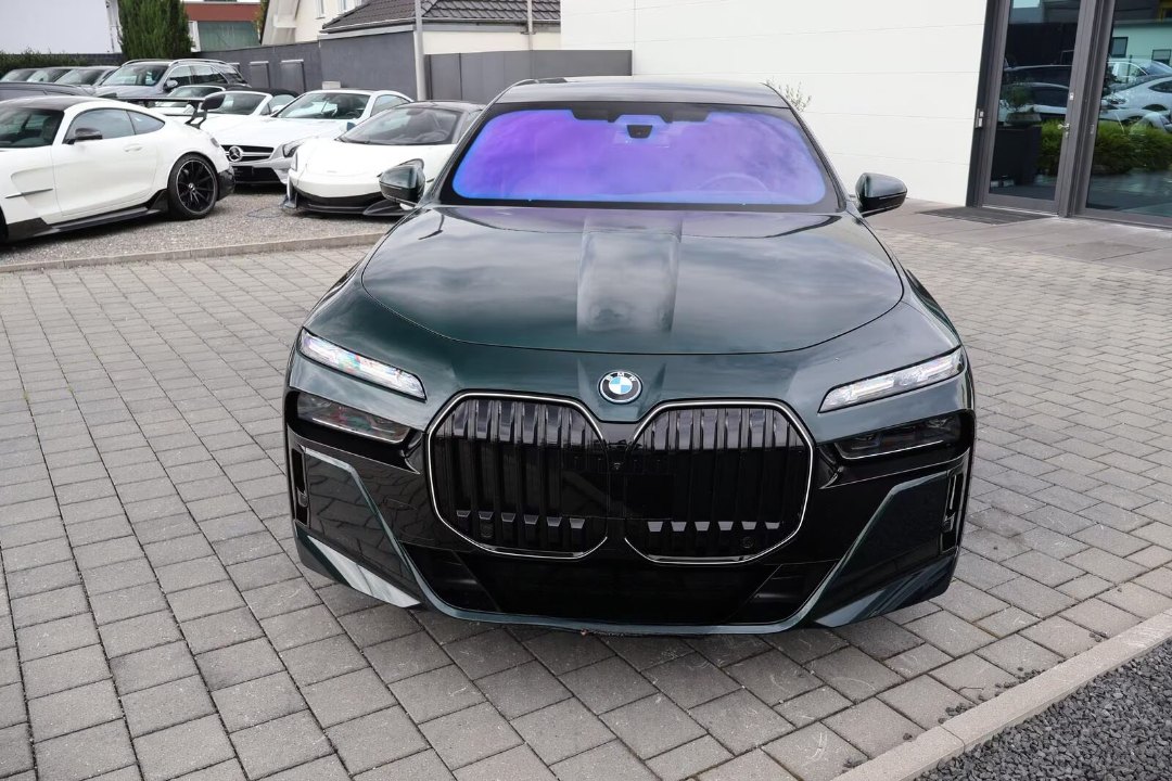 BMW 750e xDrive M Sport-INDIVIDUAL 4