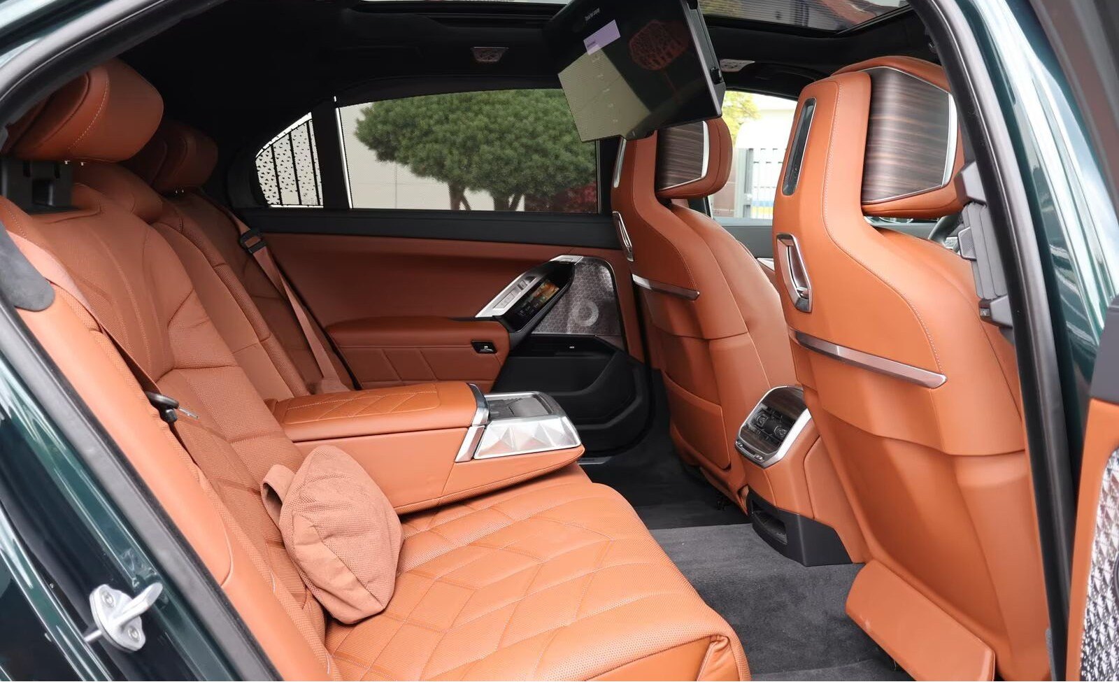 BMW 750e xDrive M Sport-INDIVIDUAL 5