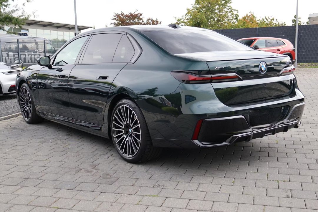 BMW 750e xDrive M Sport-INDIVIDUAL 7