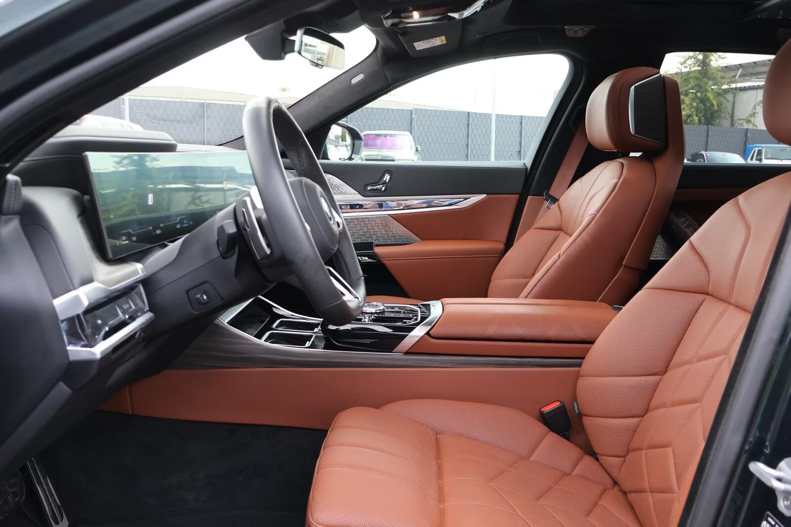 BMW 750e xDrive M Sport-INDIVIDUAL 9