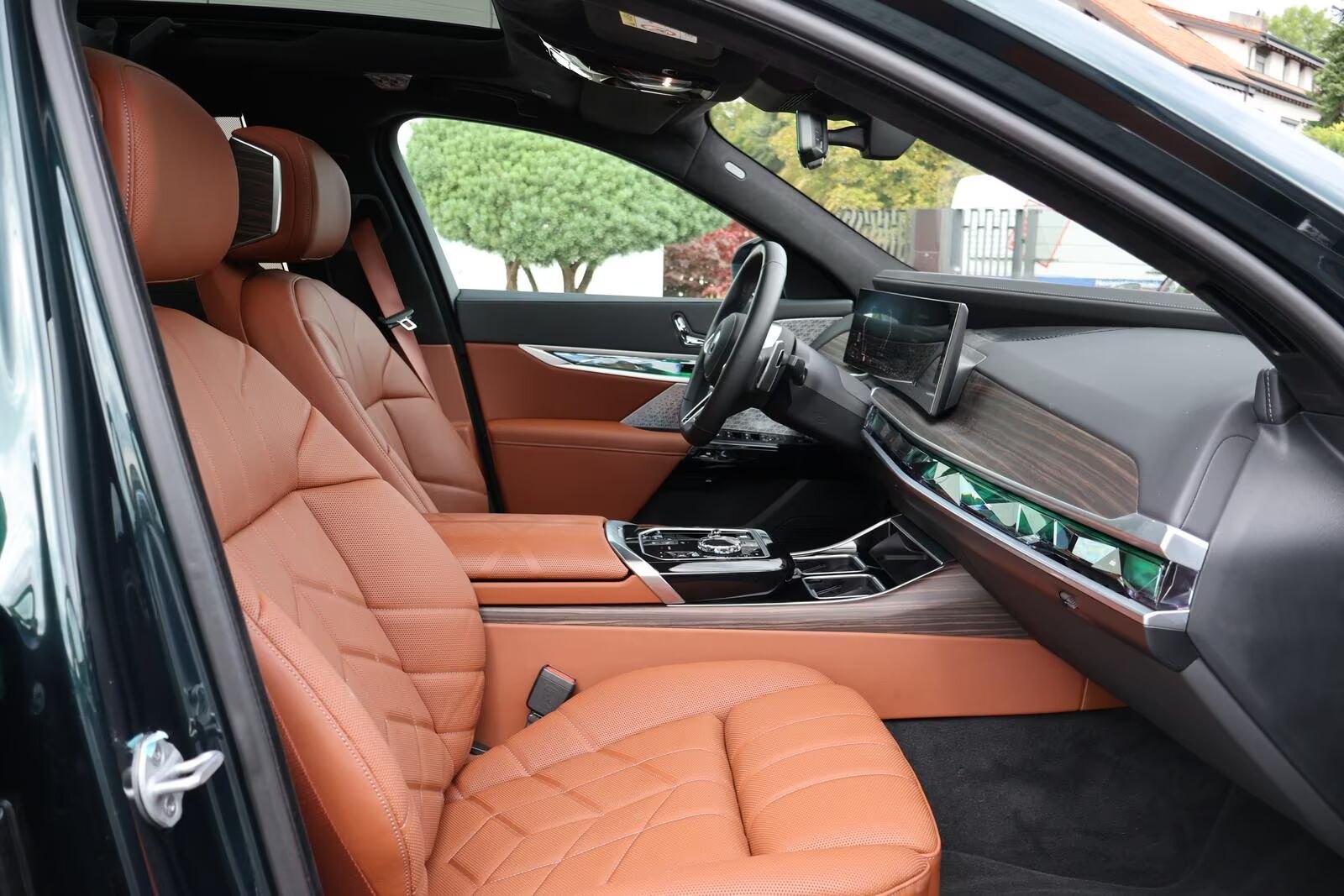 BMW 750e xDrive M Sport-INDIVIDUAL 11