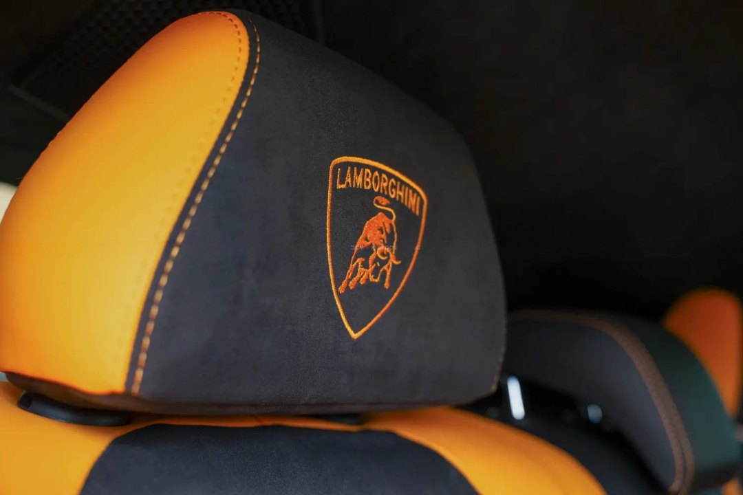 Lamborghini Urus 13