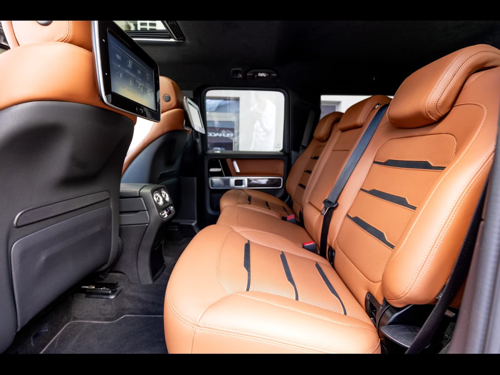 Mercedes-Benz G 63 AMG NIGHT 10