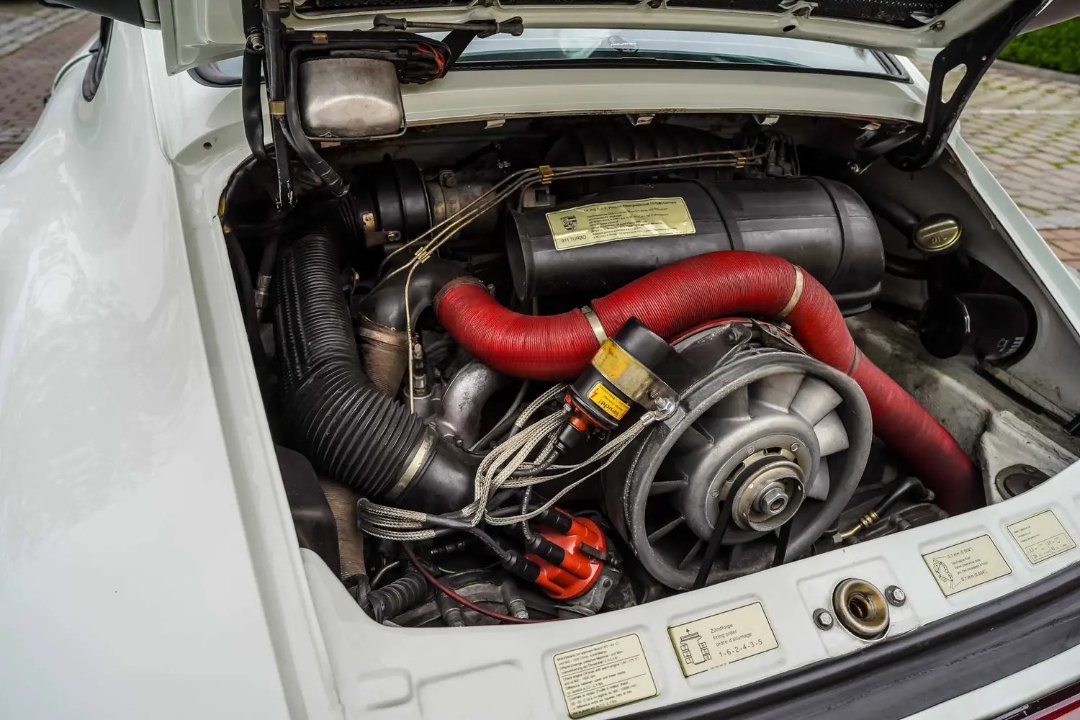 Porsche 911 SC Turbolook 12