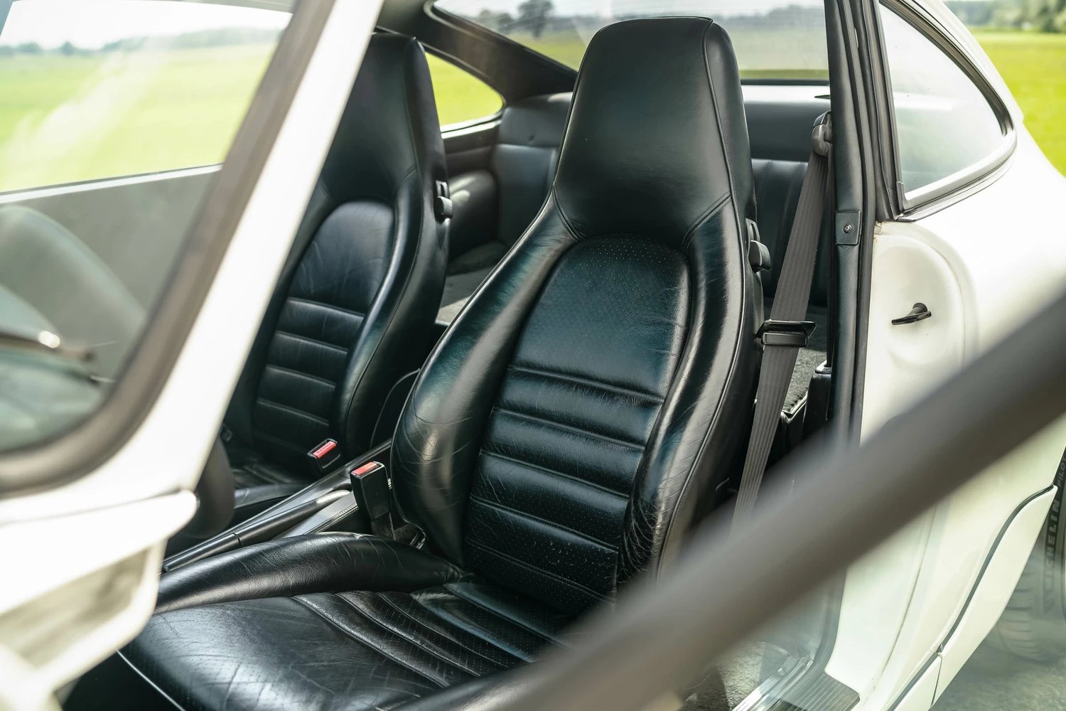 Porsche 964 911 Carrera 4 10