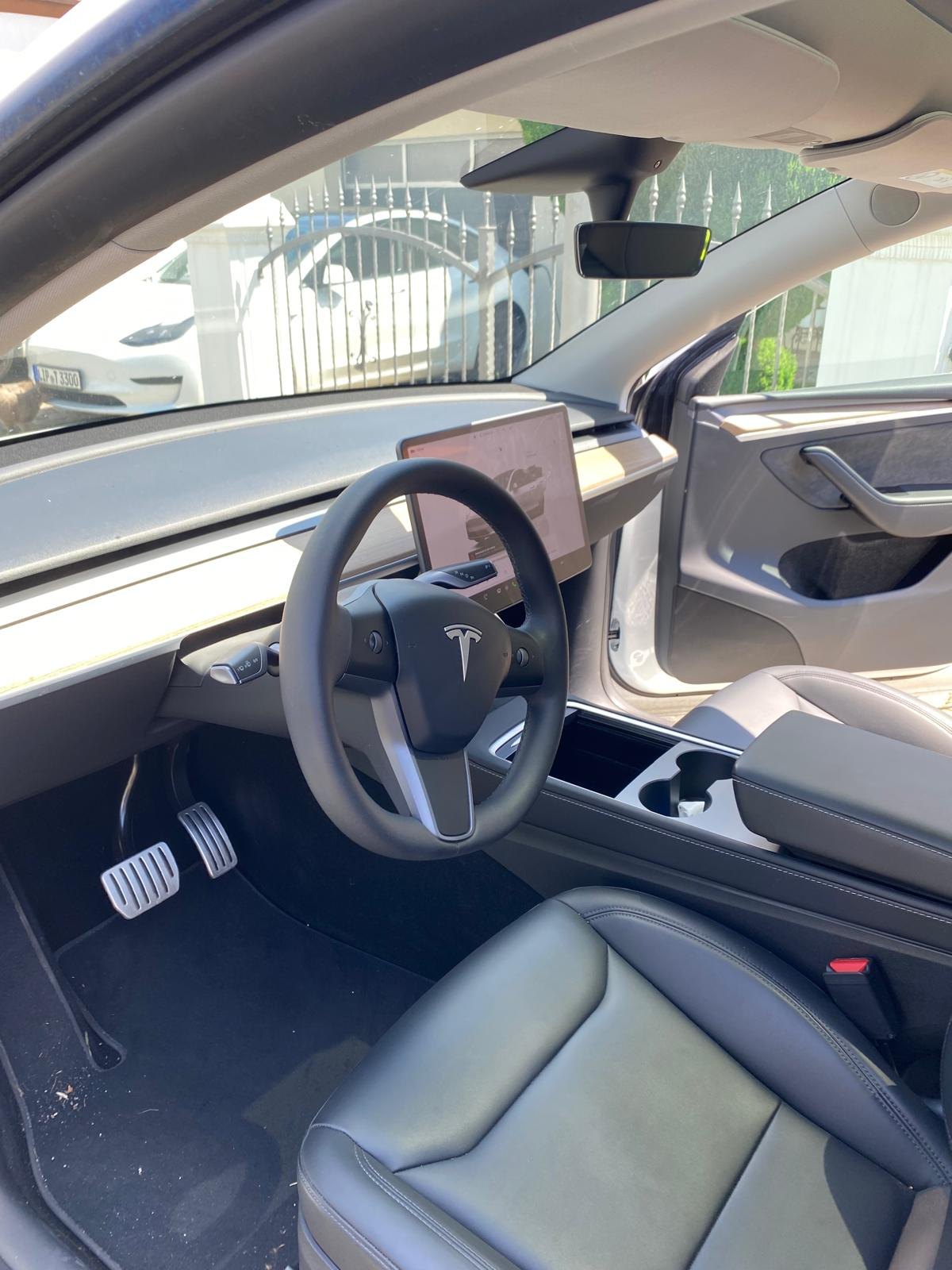 Tesla Model Y Performance Dual AWD 10